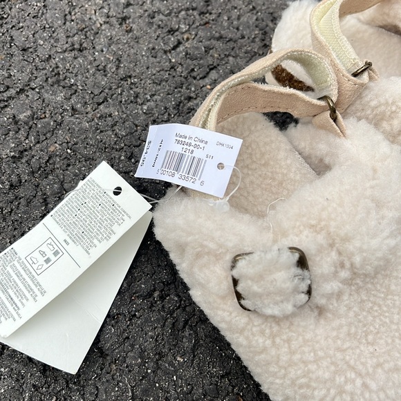 Fuzzy slippers - Picture 2 of 4